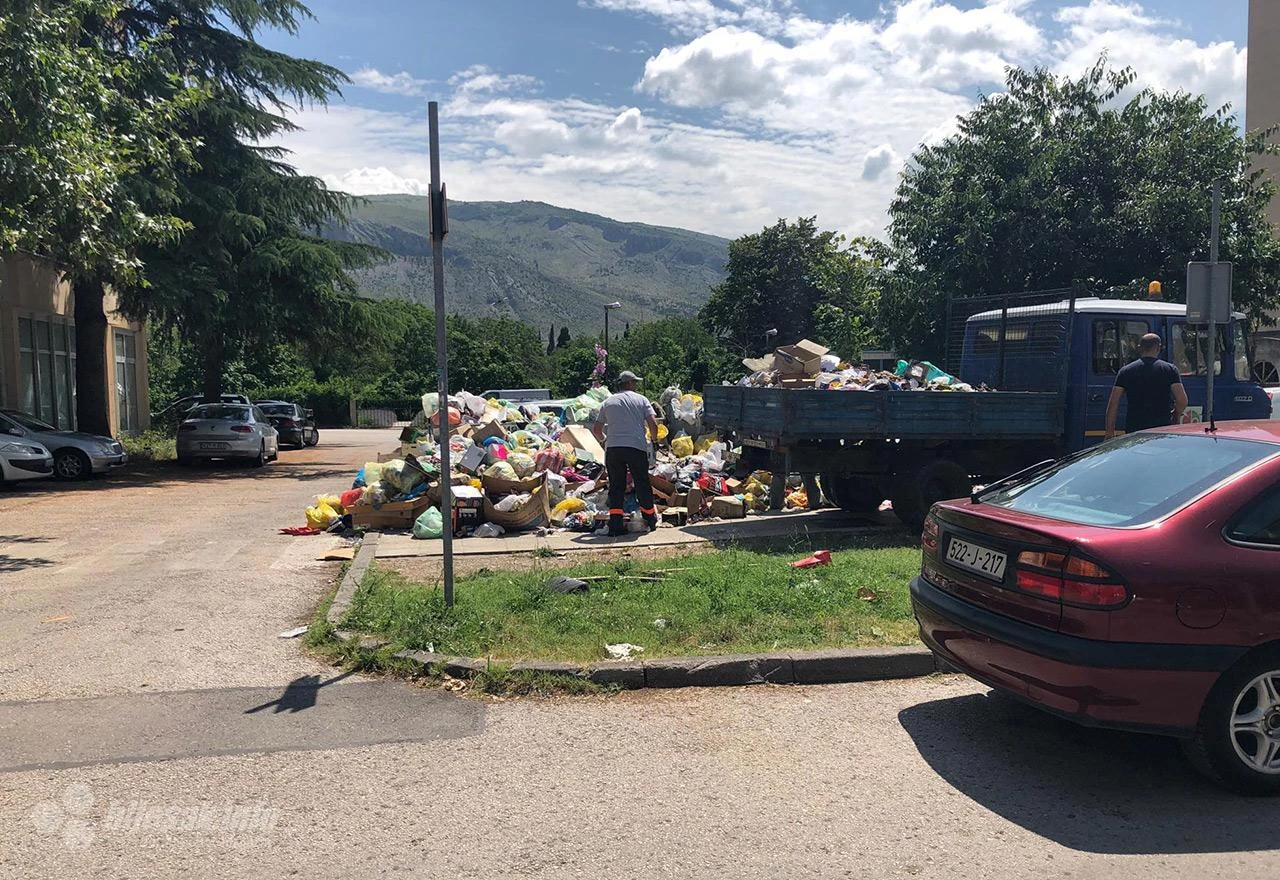 Čistači smeća u Mostaru padaju u nesvijest