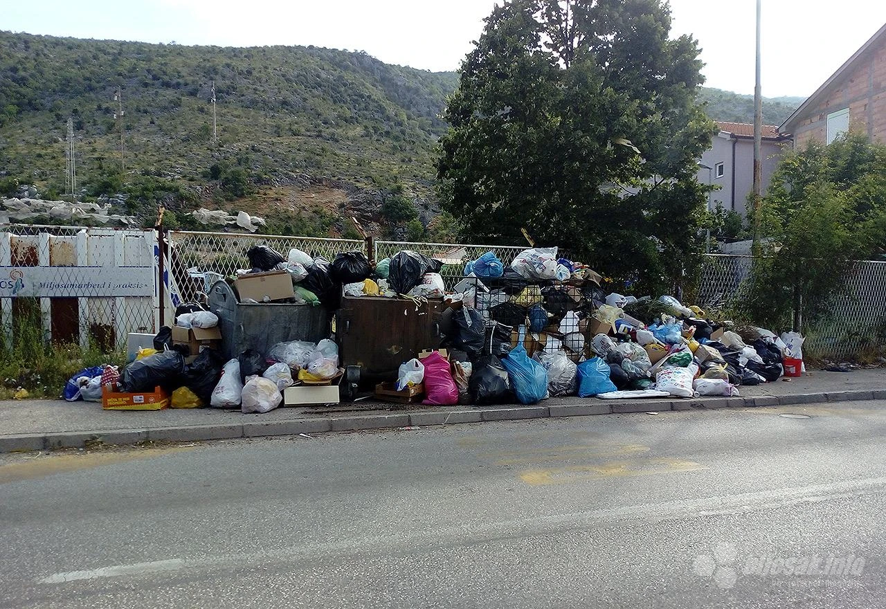 Iza smeća se krije nekakva, a iza politike nikakva politika