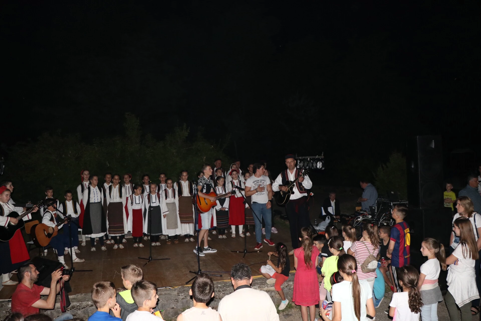 Kočerin: Ni nestanak struje nije pokvario atmosferu na večeri folklora