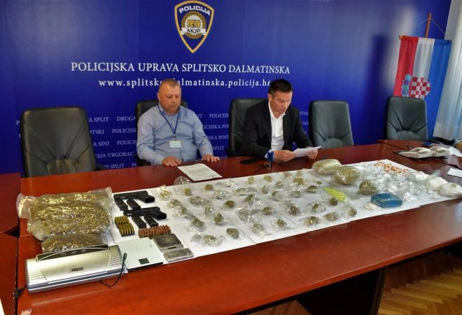 Pao s velikom količinom droge i oružja