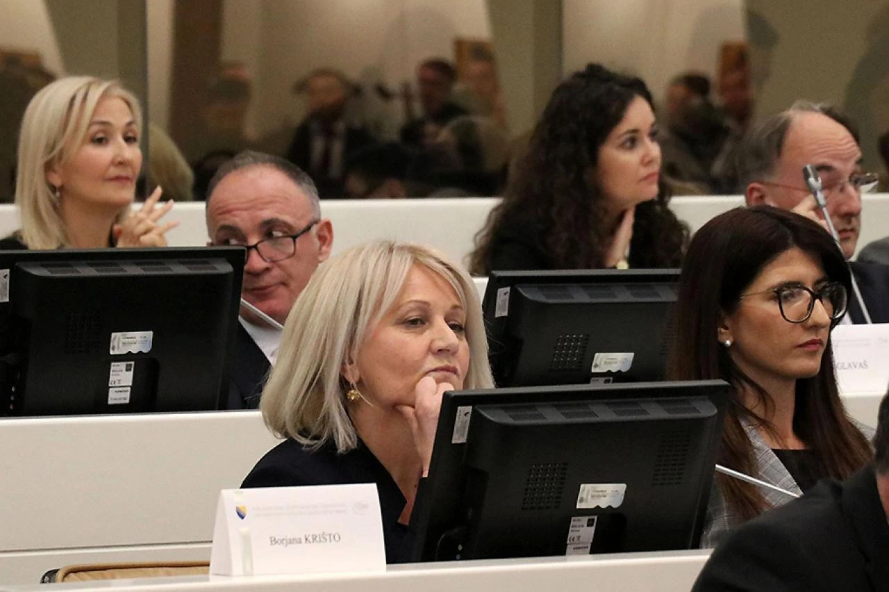 Krišto: Ne bih o moralu, parlamentarci imaju zakonsko pravo na godišnji odmor