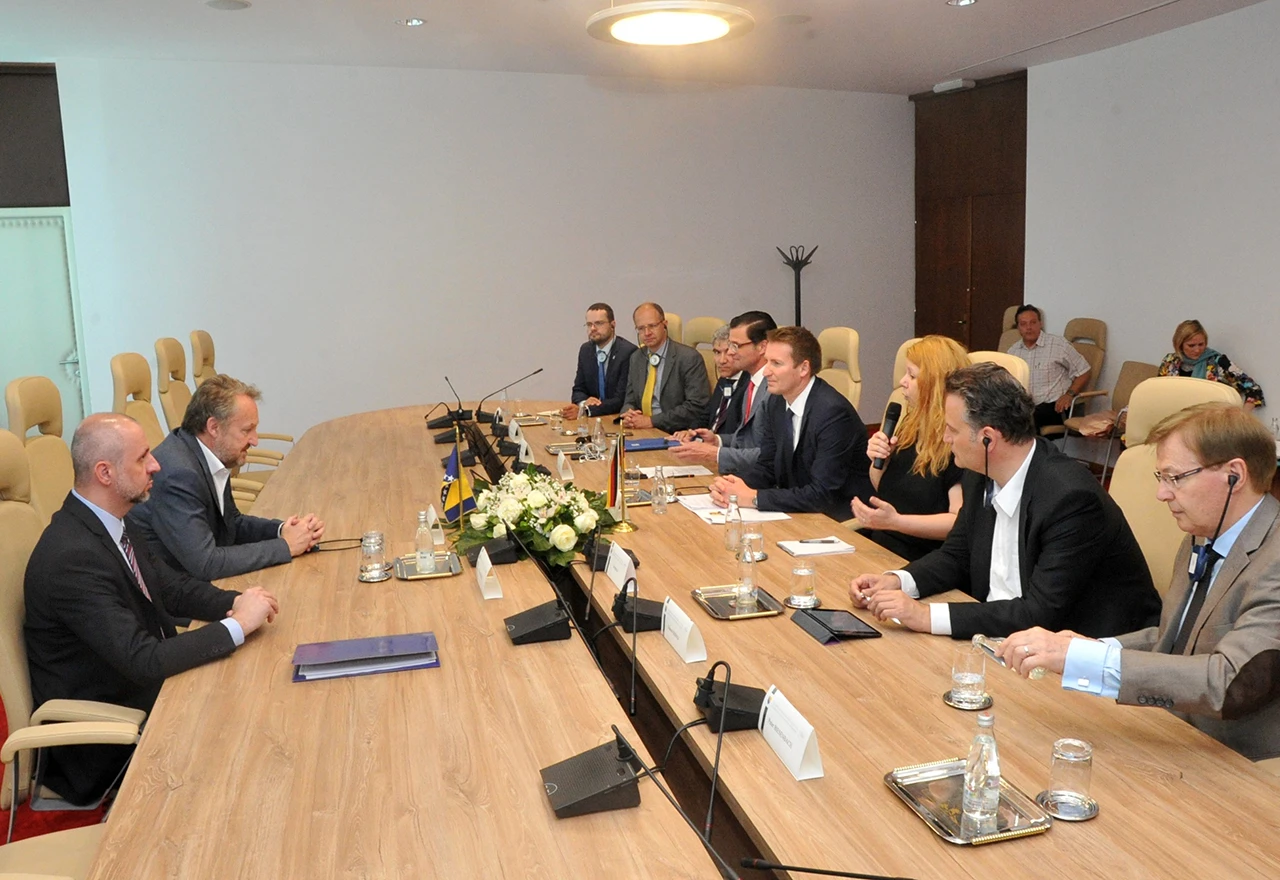 Izetbegović s njemačkim pravnim ekspertima: Nemoguće zaustaviti odlazak iz BiH