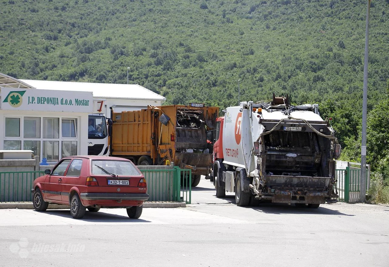 FOTO | Kamioni krenuli s istovarom, čiste se mostarske ulice