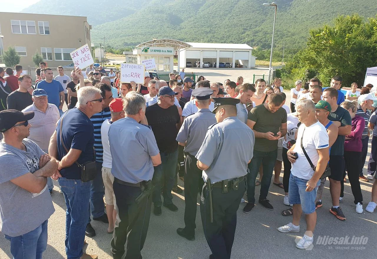 Policija s prosvjednicima, kontejneri idu na Deponiju