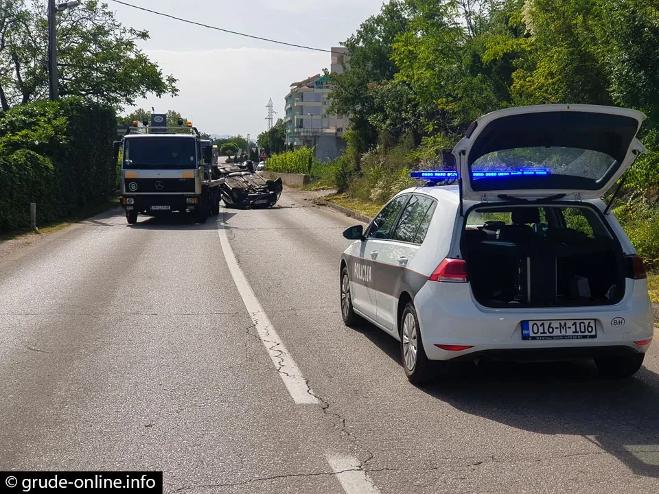 Grude: Prevrnuo se automobil, nekoliko ozlijeđenih osoba