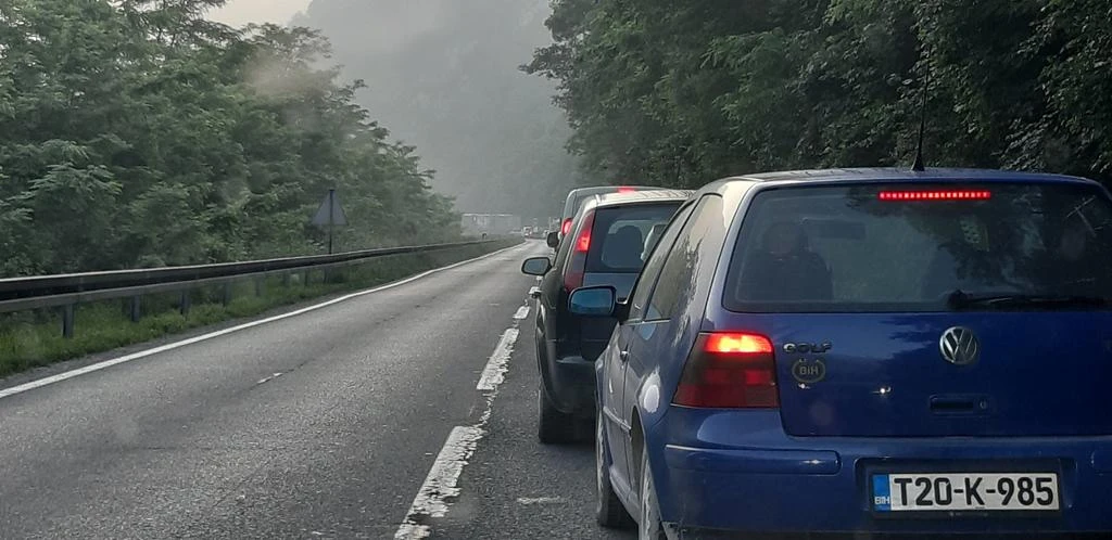 I to ima u BiH: Propao tek postavljeni asfalt u tunelu