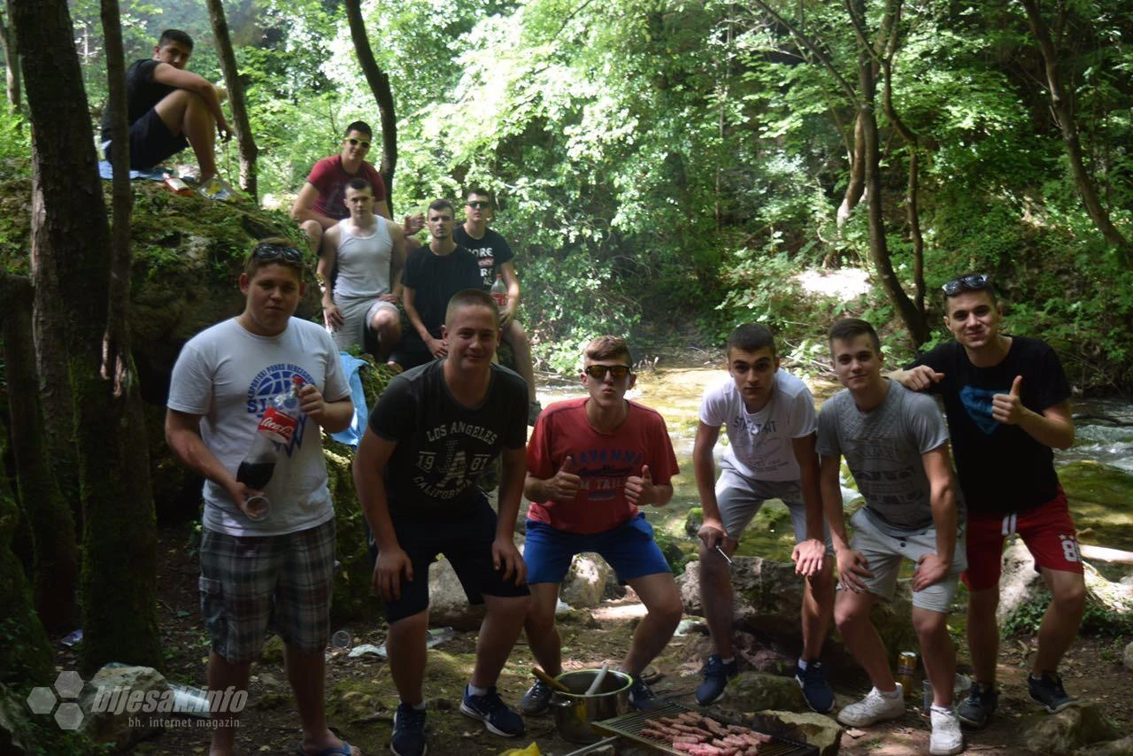 Širokobriješki školarci posljednji dan nastave proslavili u Borku
