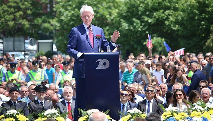 Clinton u Prištini: NATO je dobio rat, građani Kosova stekli mir