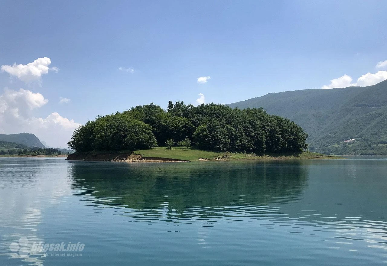 Temperature do 34 °C, tijekom dana mogući pljuskovi
