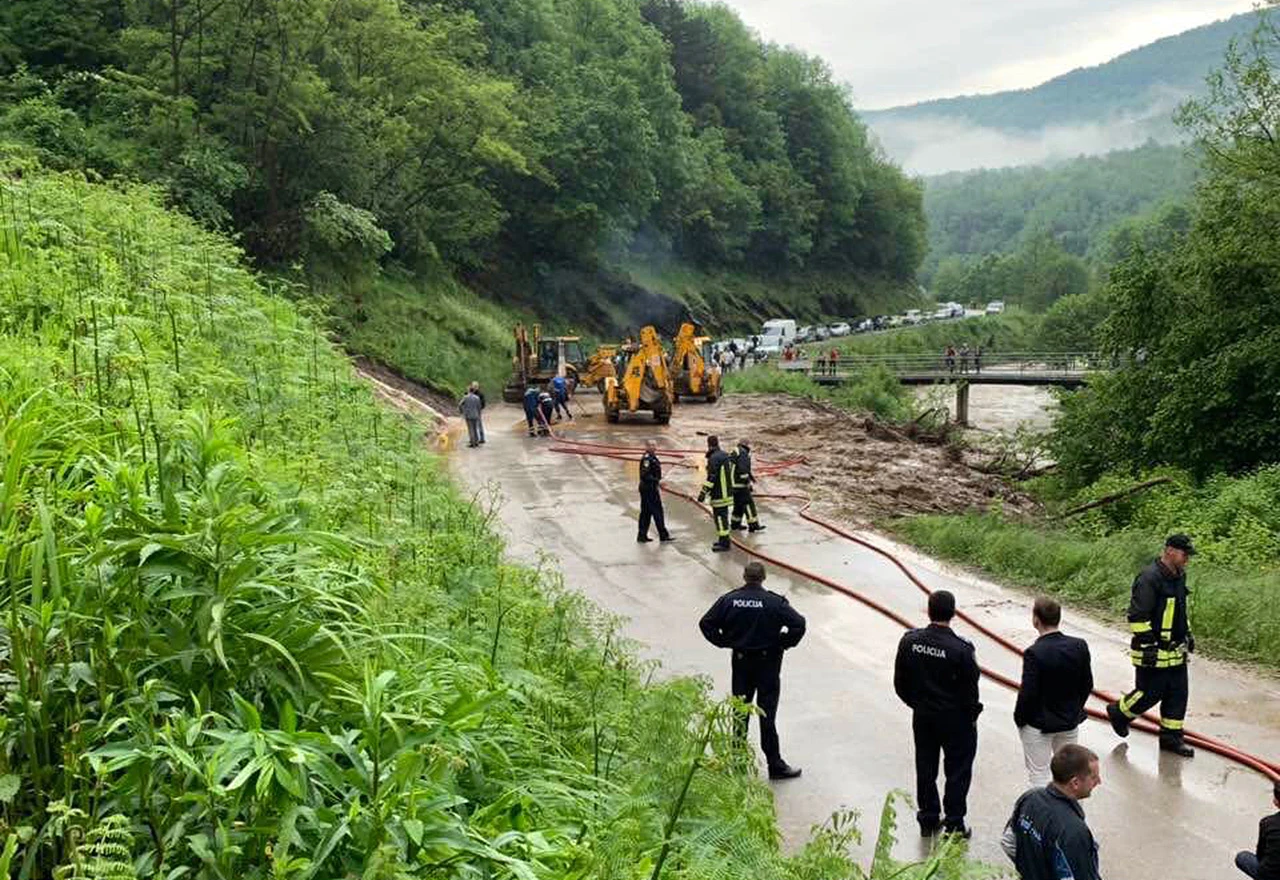 Odron prekinuo promet između Kiseljaka i Fojnice
