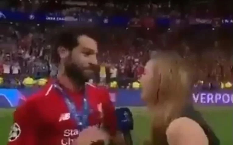 Salah mislio da ga novinarka želi poljubiti