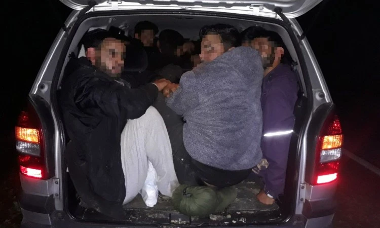  U Opel Zafir krijumčario 12 Pakistanaca   