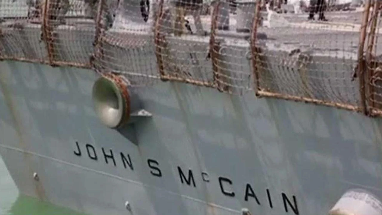 Ratni brod USS John McCain posvađao Pentagon i Bijelu Kuću