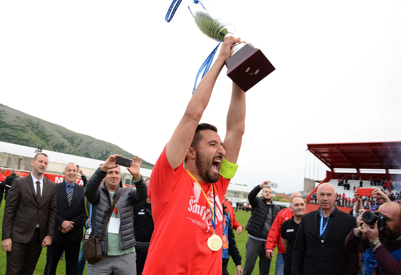 Tisuće Mostaraca slavi povratak FK Velež u Premijer ligu BiH