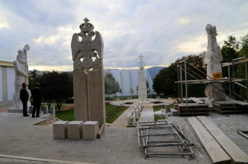 Spomenik Draži Mihajloviću u Bileći izaziva zabrinutost i žaljenje