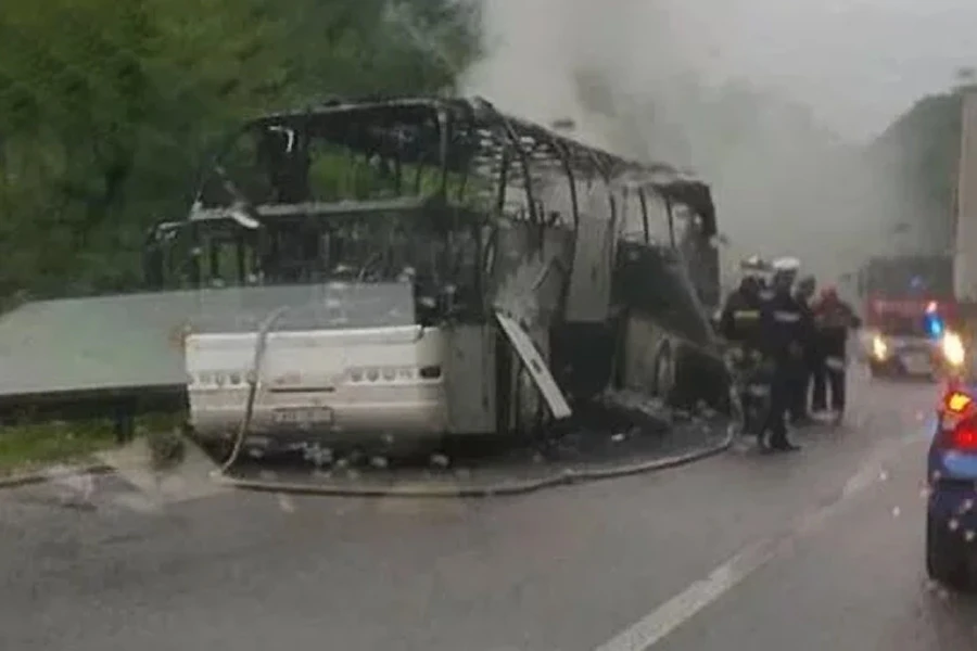 Autobus hrvatskih tablica potpuno izgorio kod Konjica