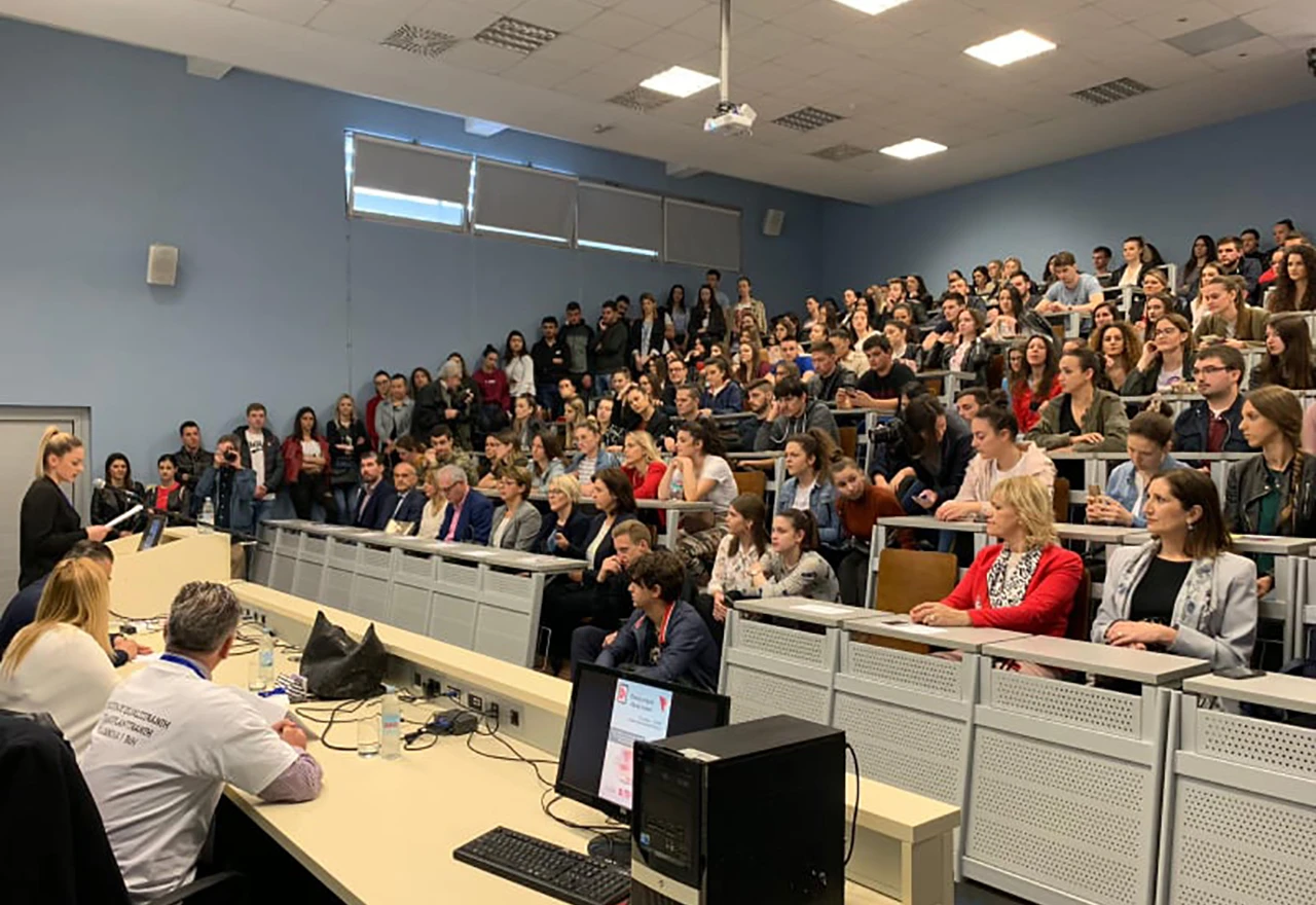 113 mostarskih studenata potpisalo donorske kartice