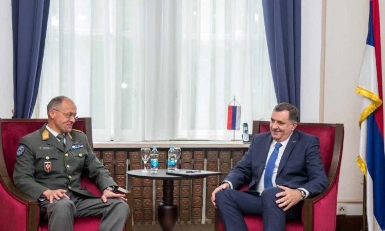 Dodik zapovjedniku EUFOR-a: Odore VRS-a su čin baštinjenja tradicije