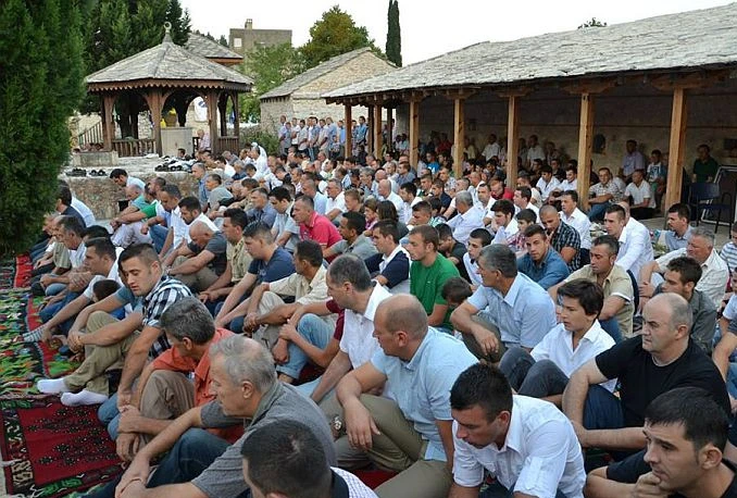 Muslimani večeras obilježavaju Lejletul-Bedr