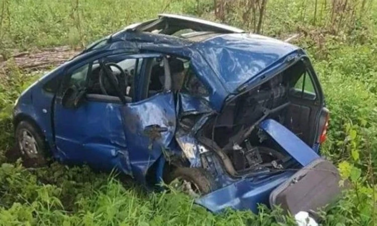 Udario automobilom u stub rasvjete i poginuo