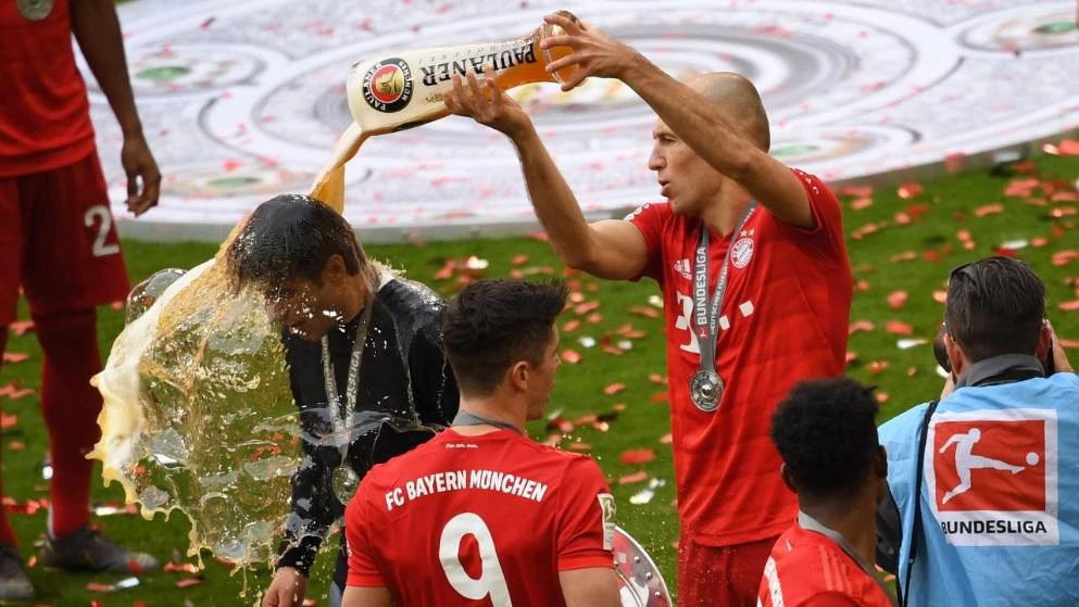 Hladno pivo i ledena plavuša - kud ćeš bolje, Niko!