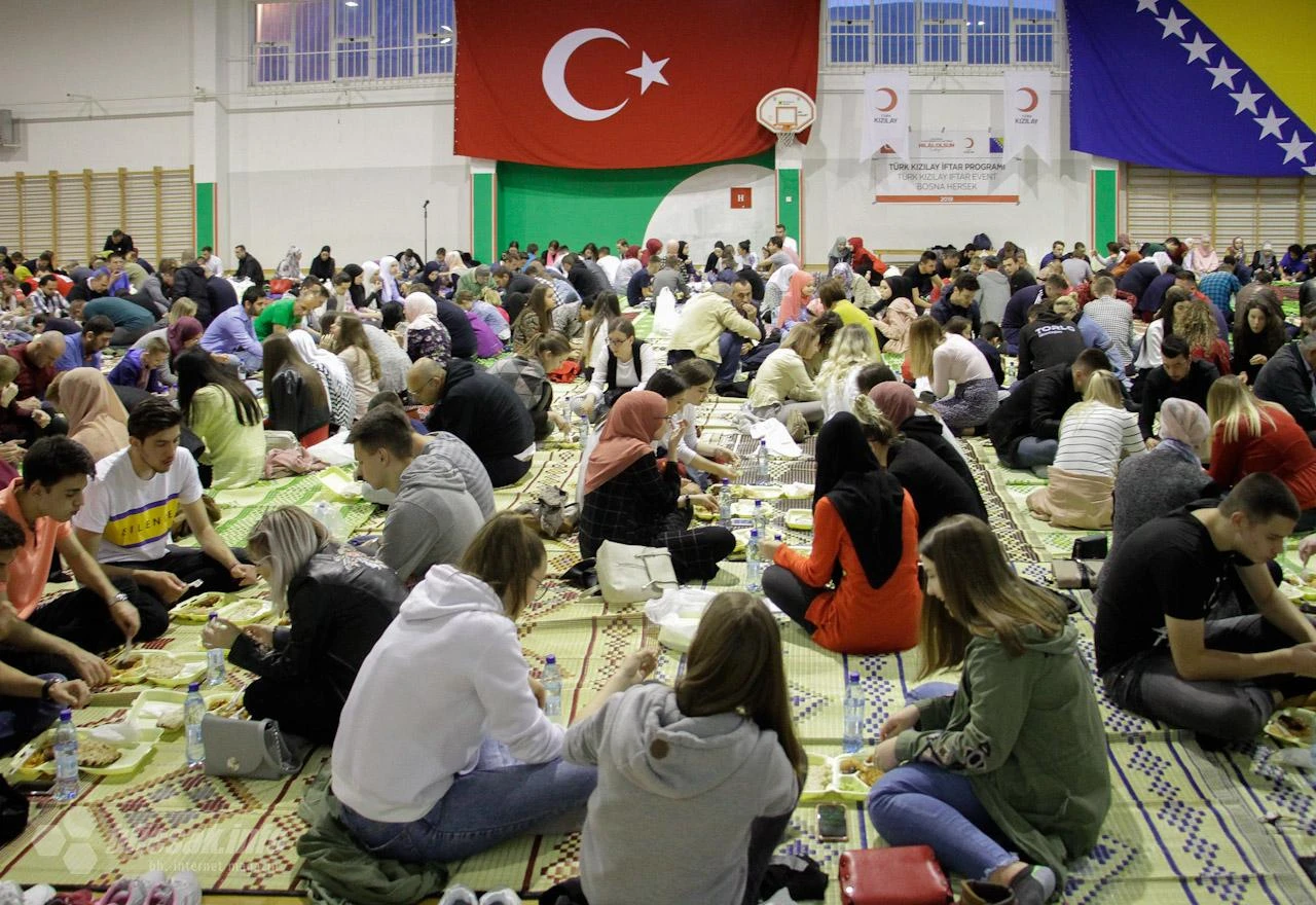 Mladi Mostara zajedno iftarili