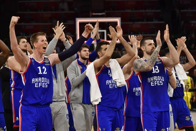 Larkin i Micić odveli Anadolu Efes u finale košarkaške Eurolige