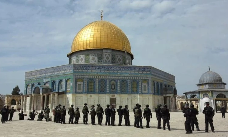 Palestinci klanjali džuma-namaz u kompleksu Al-Aqsa u Jerusalemu