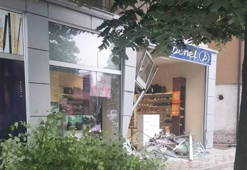 Automobilom uletjela u butik