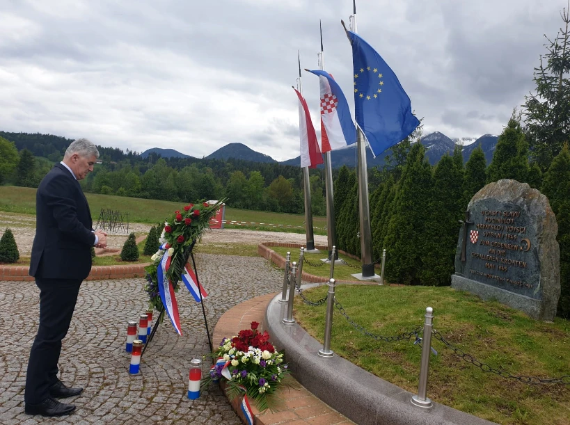 Čović položio cvijeće pred spomenikom žrtvama na Bleiburškom polju