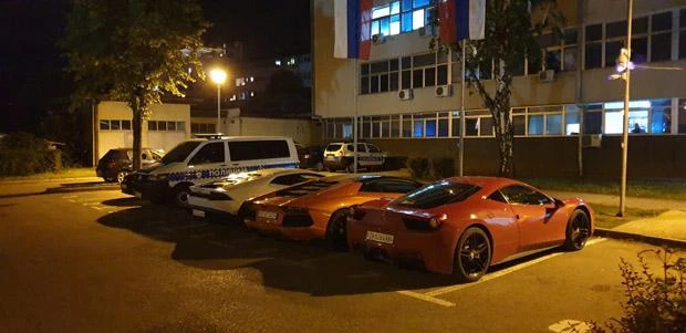 Braća Ćulum u Ferrariju i Lamborghiniju do policijske postaje