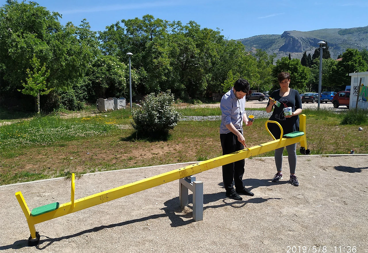 Vesele boje za mališane ispred Lutkarskog kazališta Mostar