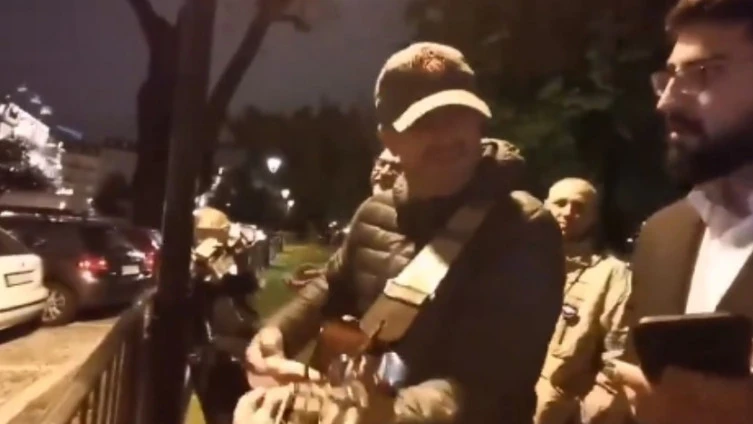 Trifunović zapjevao Vučiću - Kukavica, ti si samo jedna više kukavica...