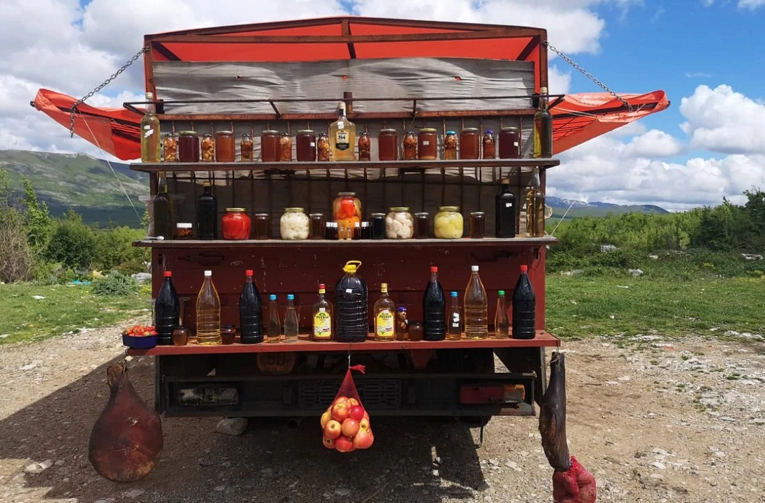 Od Trebinja do Mostara - mukotrpan, skroman ali zadovoljan život prodavača pored ceste