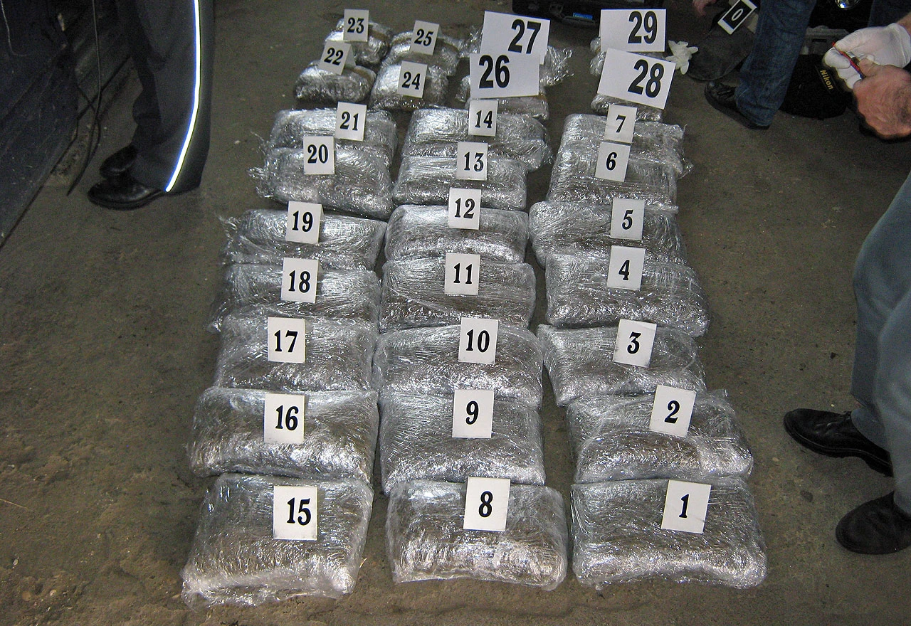U Mercedesu sakrio 26,8 kg marihuane