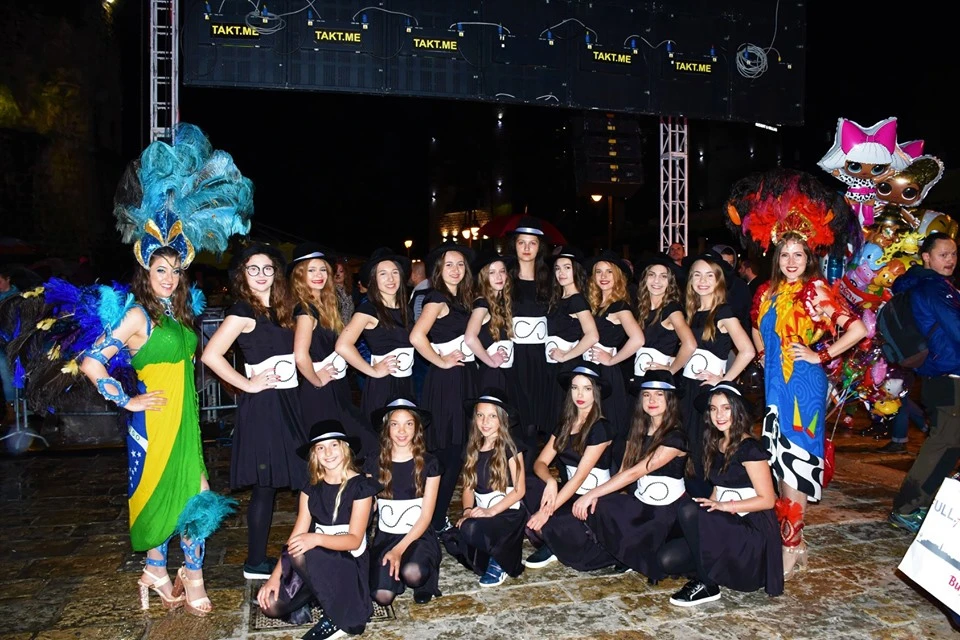 Plesni klub 'Paganini' iz Livna na Međunarodnom budvanskom karnevalu 