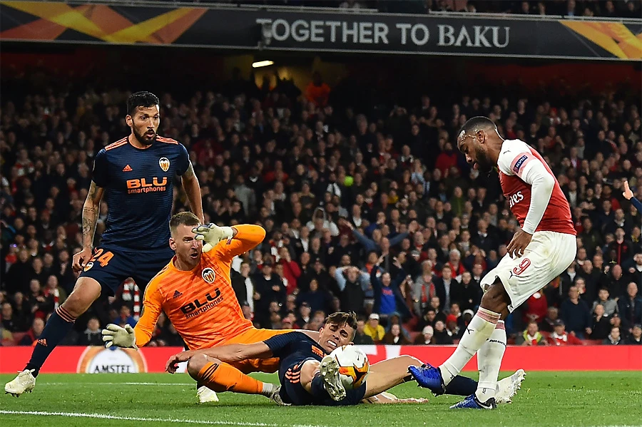Arsenal uvjerljiv protiv Valencije, remi u Frankfurtu
