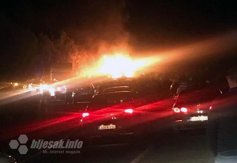 Bradina: Autobus u potpunosti izgorio
