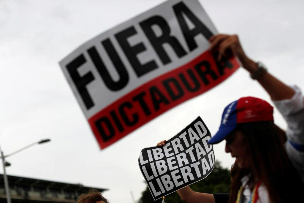 Maduro objavio: Pobuna u Venezueli je propala! Guaido s nepoznate lokacije: Ne odustajemo!