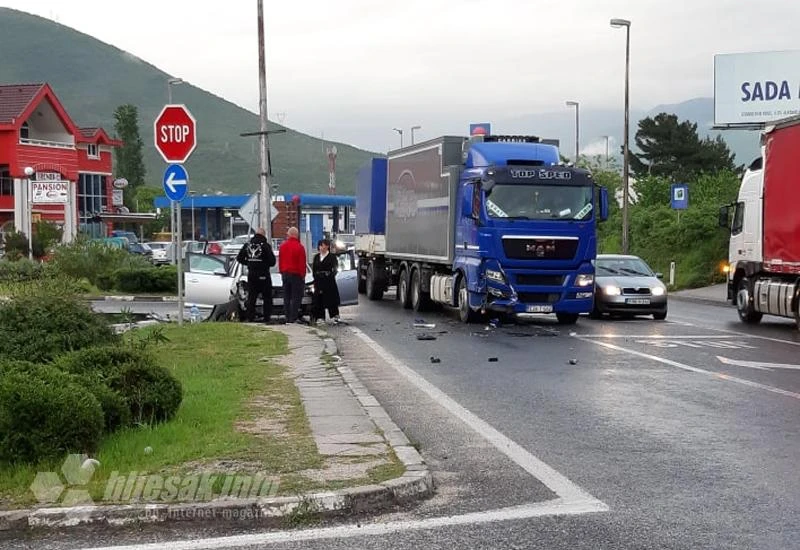 Sudar kamiona i osobnog vozila u Zaliku