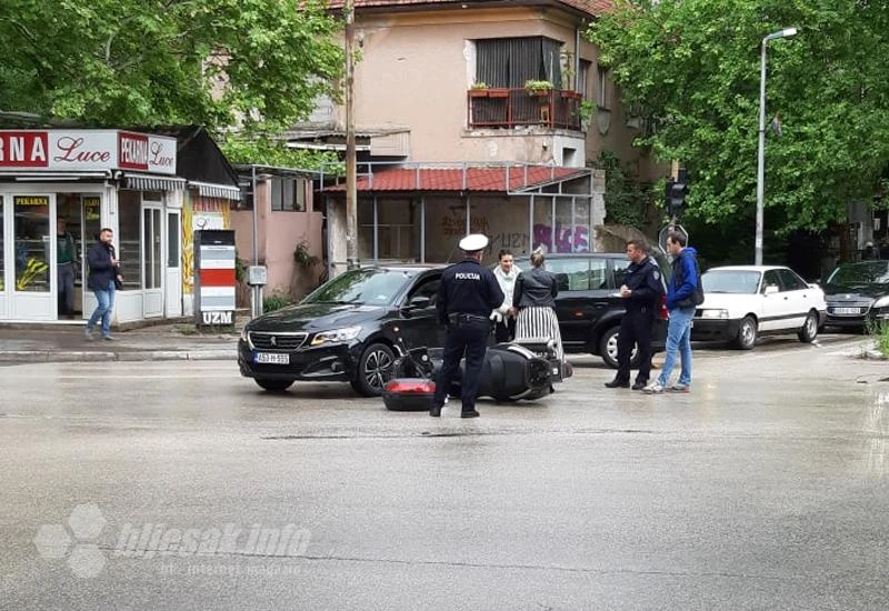 Mostar: Sudarili se osobni automobil i motocikl