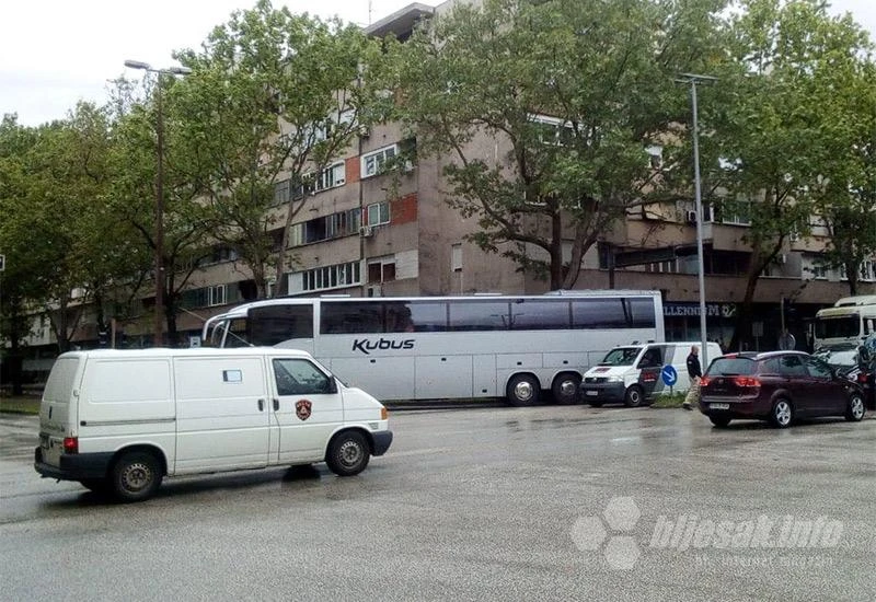 Mali sudar, veliki kolaps