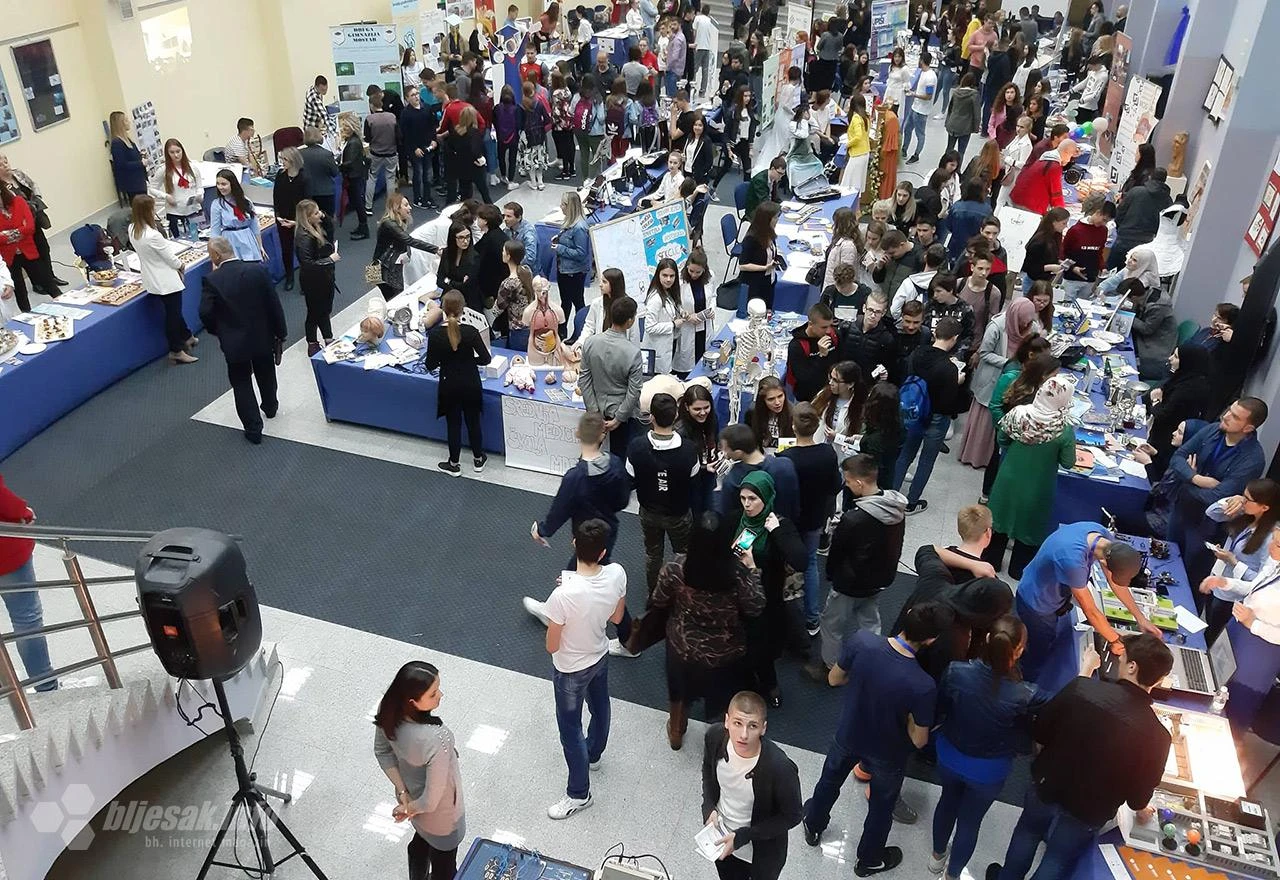 Srednje škole se predstavljaju mostarskim đacima