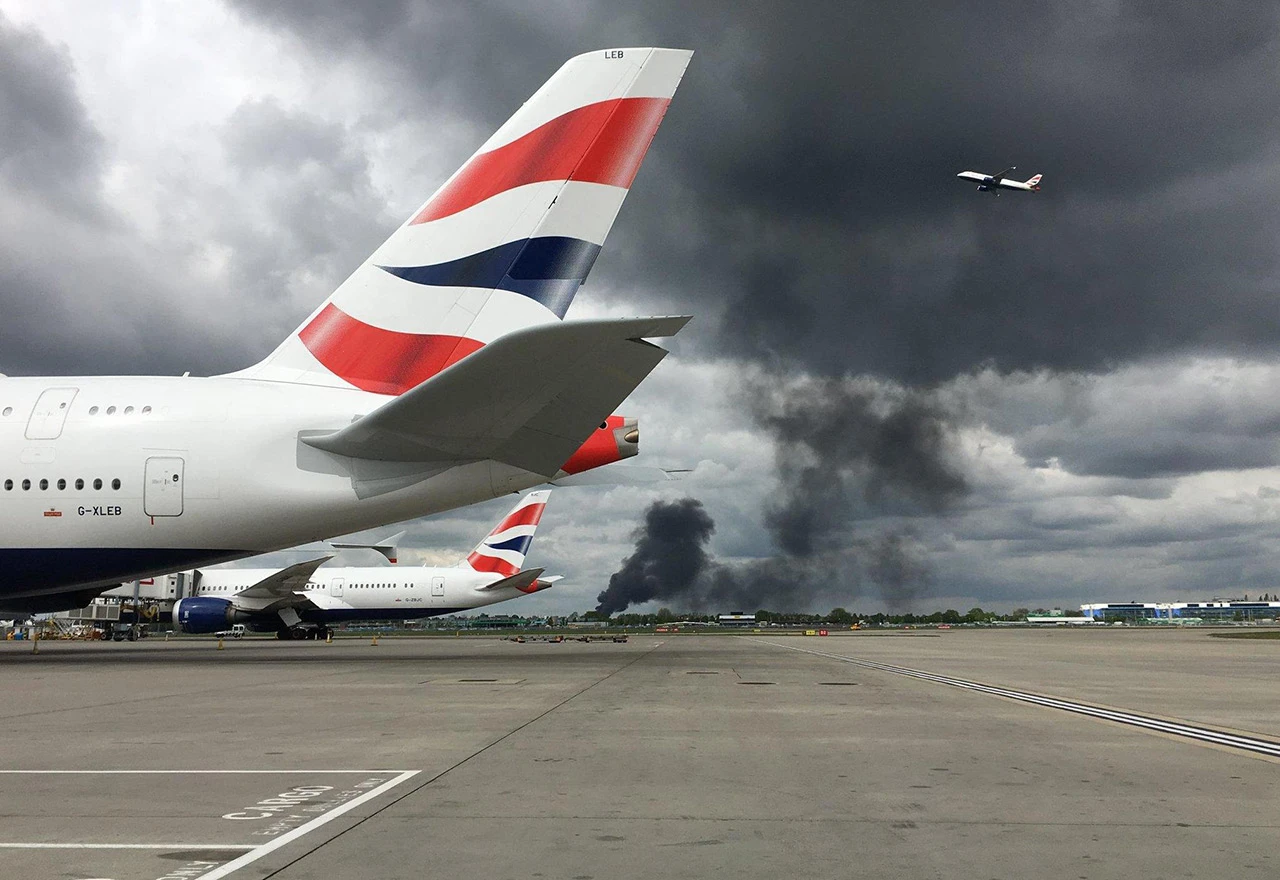 Eksplozije pored aerodroma Heathrow, crni oblak dima iznad Londona