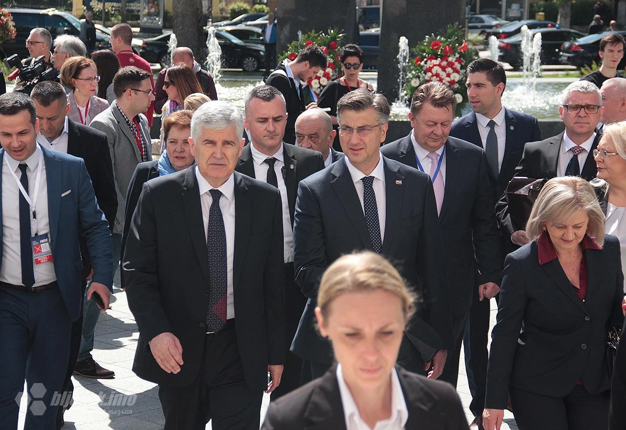Čović najavio dolazak Pape u Mostar