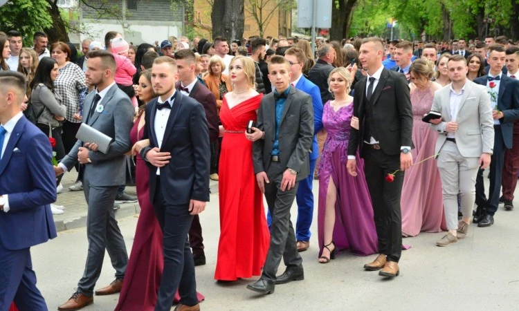 U tri dana tri maturske svečanosti 