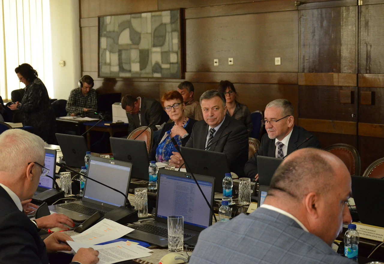 Ceste Federacije se muče s papirologijom umjesto da grade