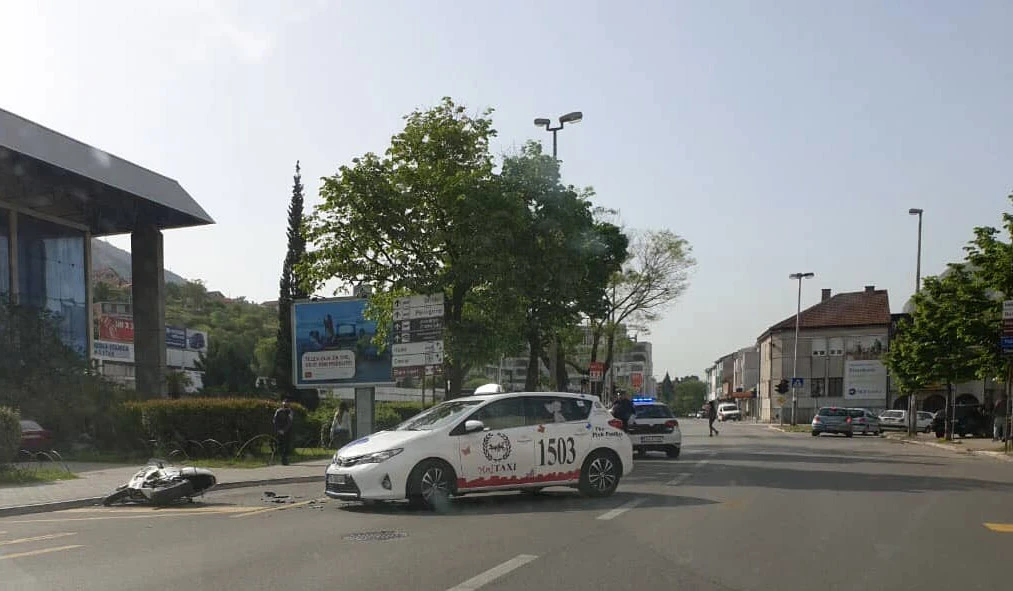 Mostar: Sudar motora i taksija
