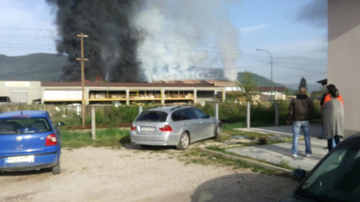 Gori tvornica namještaja