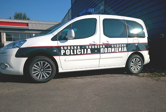 Tužitelja od psovki spasila policija